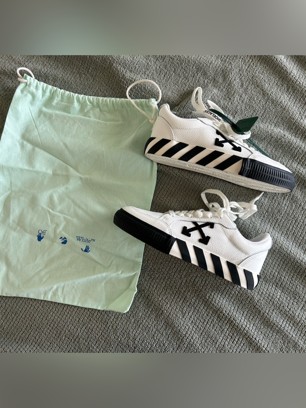Women’s Off-White White Sneakers with Black Stripe Sole and Arrow Logo
